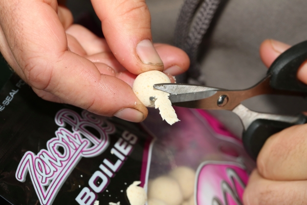 Trimming the sides off the hookbait will increase the flavour leakage