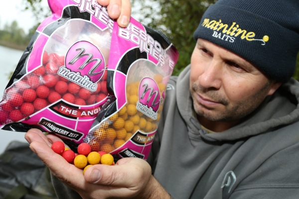 01 Ideally pick a couple shelf-life boilies of contrasting colours like these.