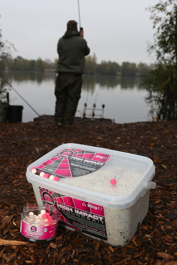 Making a simple sloppy spod mix from Groundbait can add attraction to the upper layers