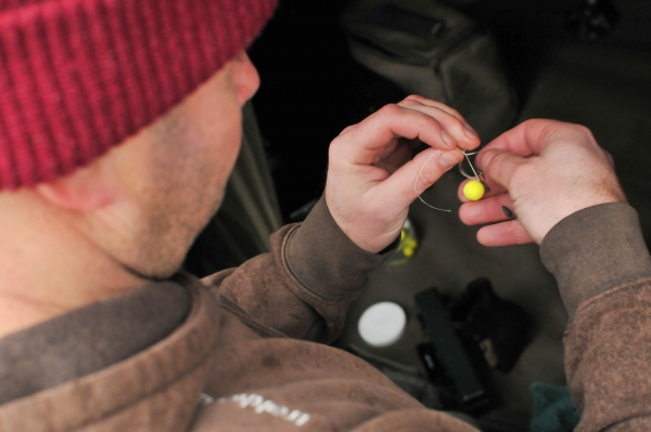 Dave ties his pop-ups on using Bait Floss, which prevents absorption and enables them to hold their buoyancy for longer periods of time.