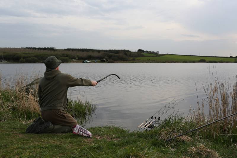 Using a throwing stick to spread your boilies is great tactic on large waters