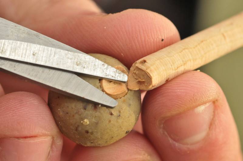 By simply adding some cork to your hookbaits, you can make them extremely hard for the carp to deal with