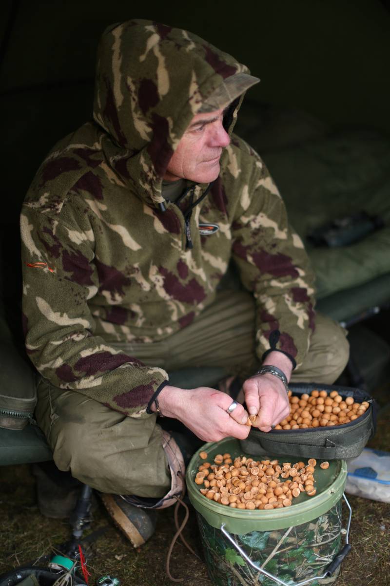 Splitting and breaking boilies up will help the food signal disperse