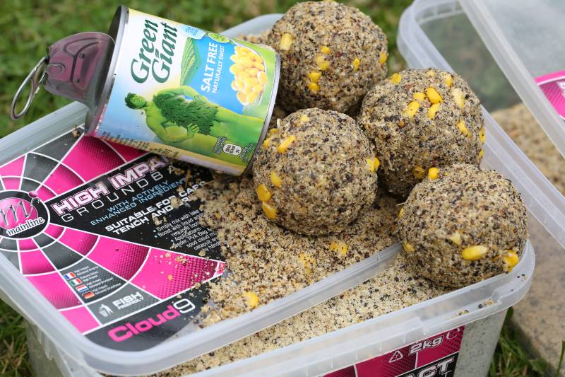 Goundbaits mixed with corn make a superb winter bait