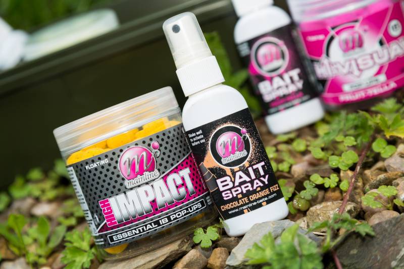 Although I will use the sprays with the matching hookbaits I will also mix things up a bit - Chocolate Orange Fizz is great on the Essential IB hookbaits.