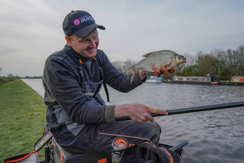 Contains a blend of quality breads, seeds, biscuits and crushed hemp, Pro Active is massively appealing to natural-water fish like roach, skimmers, bream and hybrids