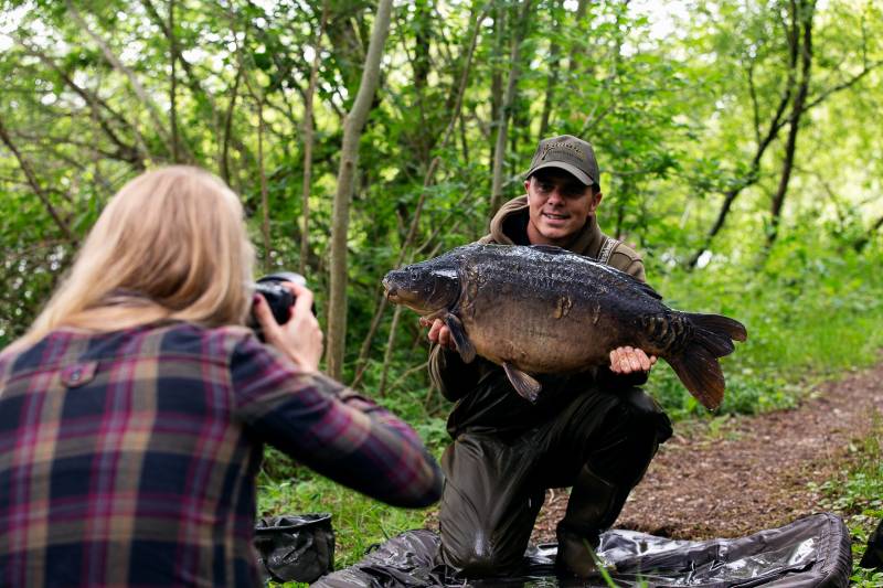 Taking photo’s for Adam was as close as I got to a carp on our first guest session