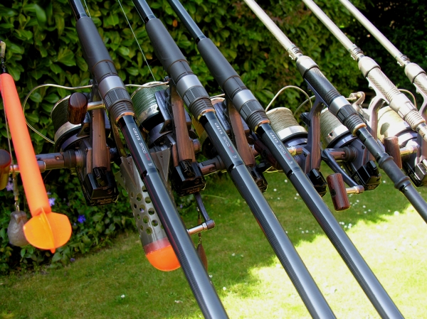 Marker, spod, leading and fishing rods - all with the same reels