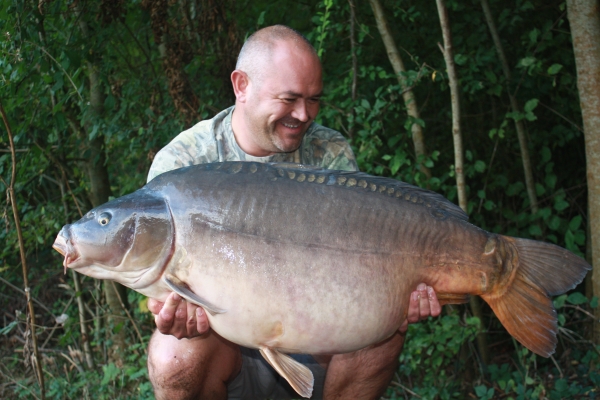 A well proportioned 55lb 12 oz mirror!