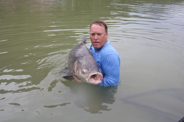 Kev with a 60+ Siamese carp!